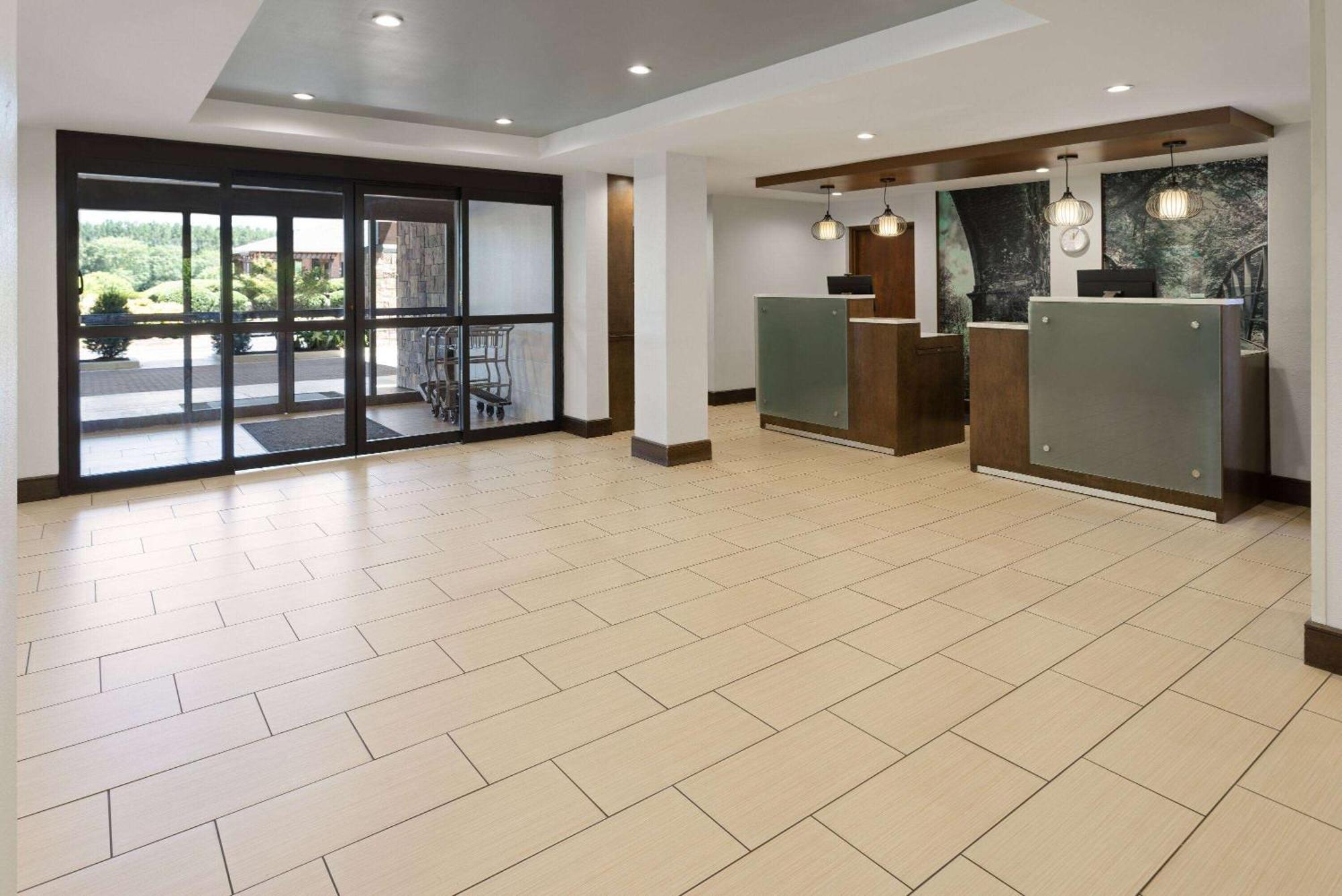 La Quinta By Wyndham Lagrange / I-85 Hotell Exteriör bild